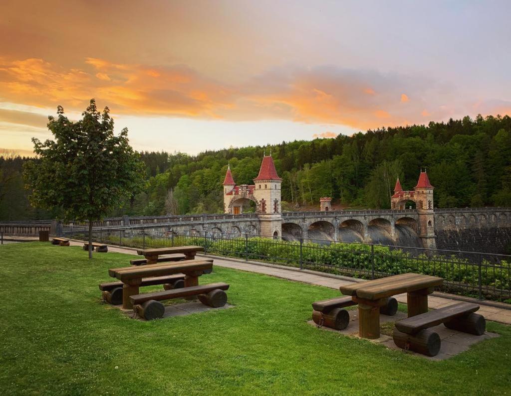 Retro Hotel Pod Zvicinou Bílá Třemešná Exterior foto